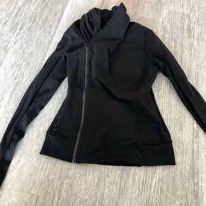 Black lulu zip up size 6